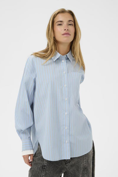 CHEMISE KAFFE "LEVIA" POWDER BLUE