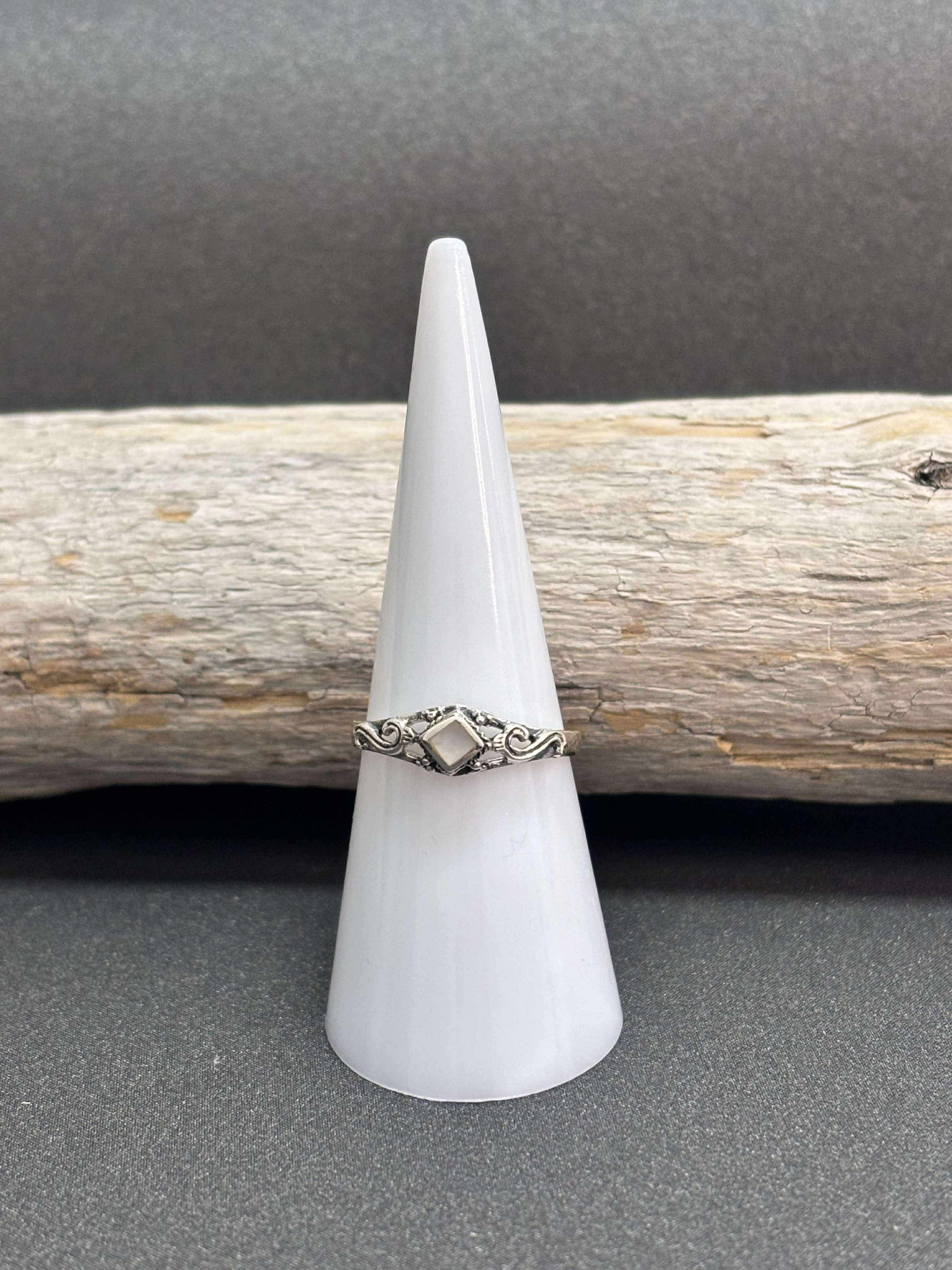 Bague Ancienne En Argent 925 Et Nacre - Taille 57, Style Vintage, Occasion Neuf De Stock