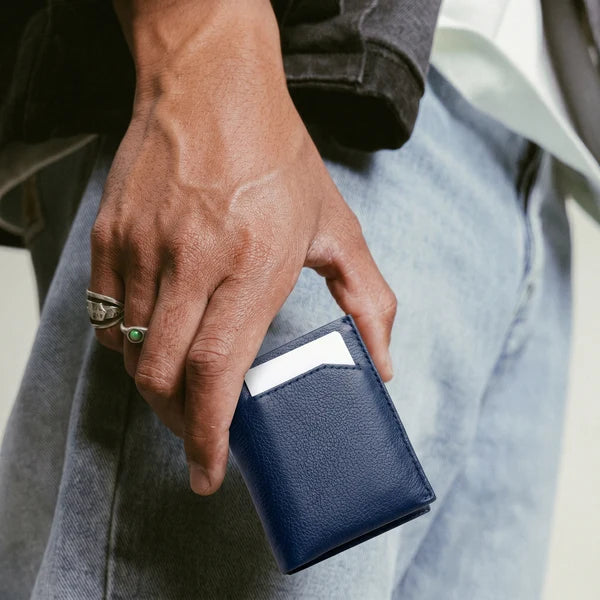 PORTE-FEUILLE NAPPA "SKINNY SLEEVE" PATRIOT BLUE