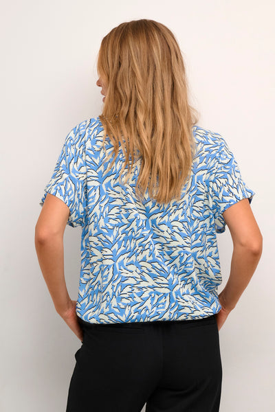 BLOUSE KAFFE "JETTA" BLUE & WHITE GRAPHIC